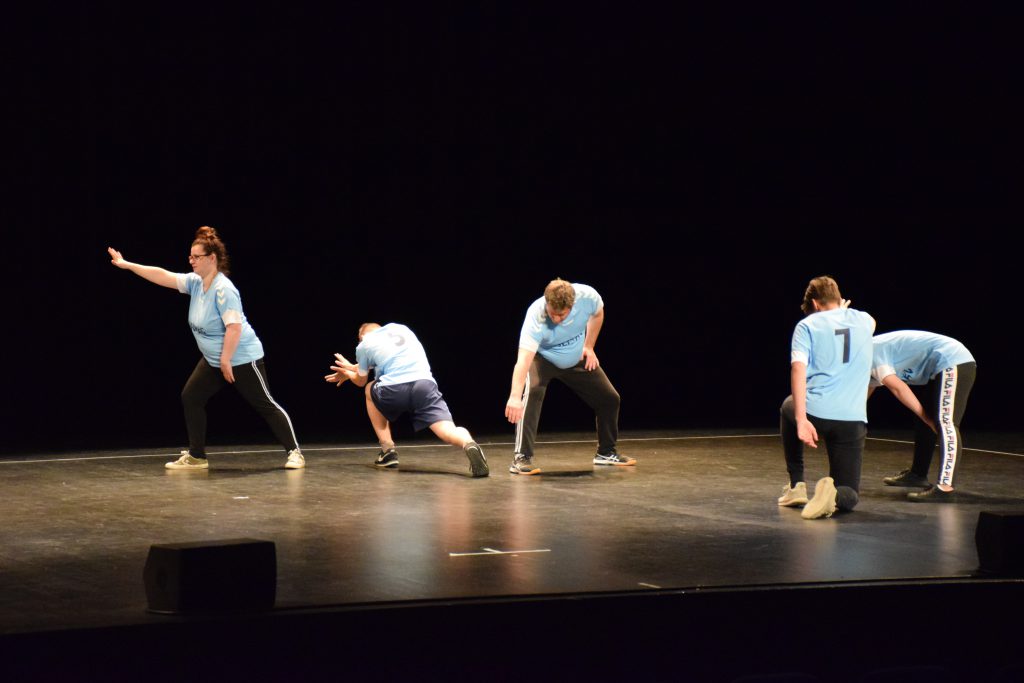 Les jeunes de l'Institut Perdrizet lors du spectacle Dansés en commun en partenariat avec Territoire de danse contemporaine