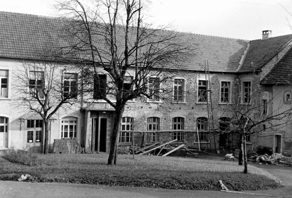 Vue du bâtiment de chirurgie en cours d’agrandissement en janvier 1953