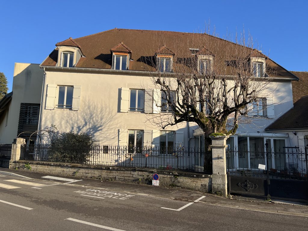 Photo de la devanture de l'EHPAD Sainte-Marthe à Voiteur